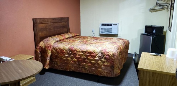 Economy Inn Odessa image 7