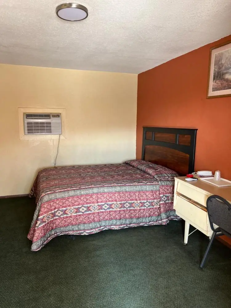Standard Queen Room